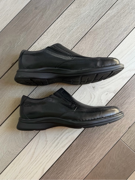 Clarks Black Leather Slip-On Loafers for Men main image 6